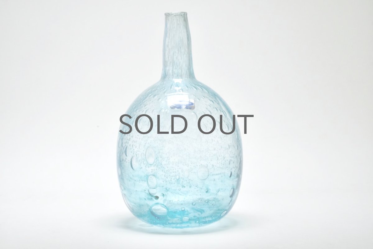 画像2: 北欧ガラス/Oiva Toikka/オイバ・トイッカ/Nuutajarvi/ヌータヤルヴィ/MANSIKKAPAIKKA/マンシッカパイッカ/一輪挿し/ライトブルー/Lサイズ (2)