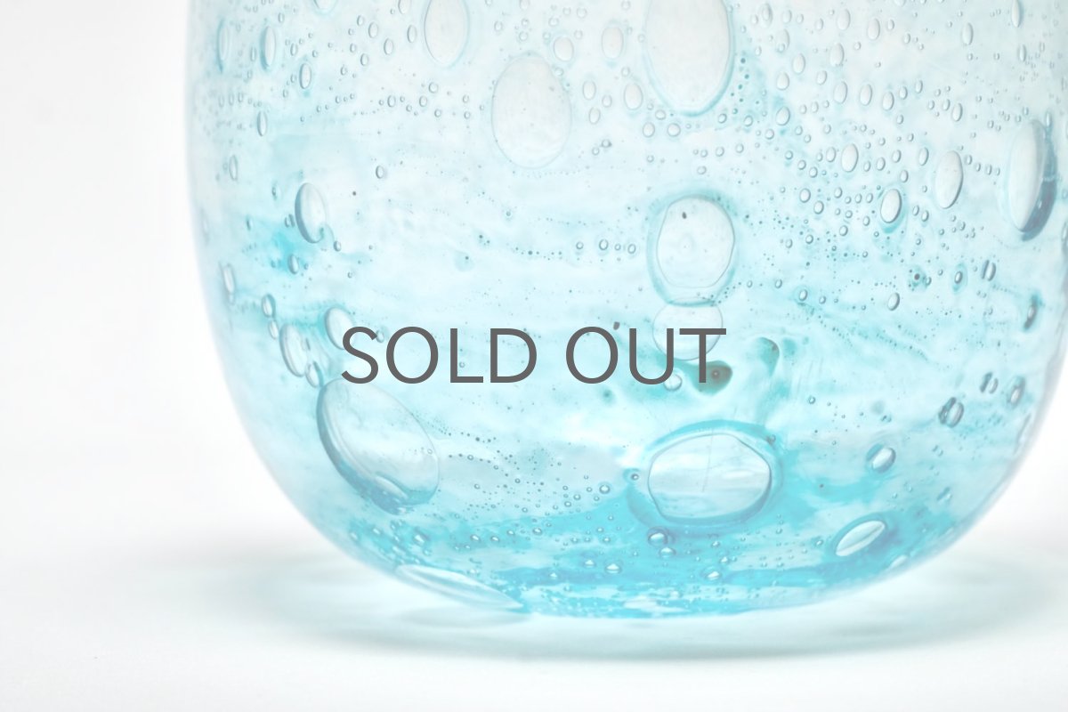 画像4: 北欧ガラス/Oiva Toikka/オイバ・トイッカ/Nuutajarvi/ヌータヤルヴィ/MANSIKKAPAIKKA/マンシッカパイッカ/一輪挿し/ライトブルー/Lサイズ (4)