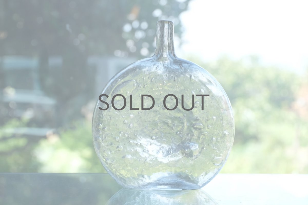 画像7: 北欧ガラス/Oiva Toikka/オイバ・トイッカ/Nuutajarvi/ヌータヤルヴィ/MANSIKKAPAIKKA/一輪挿し/グレー/Lサイズ (7)