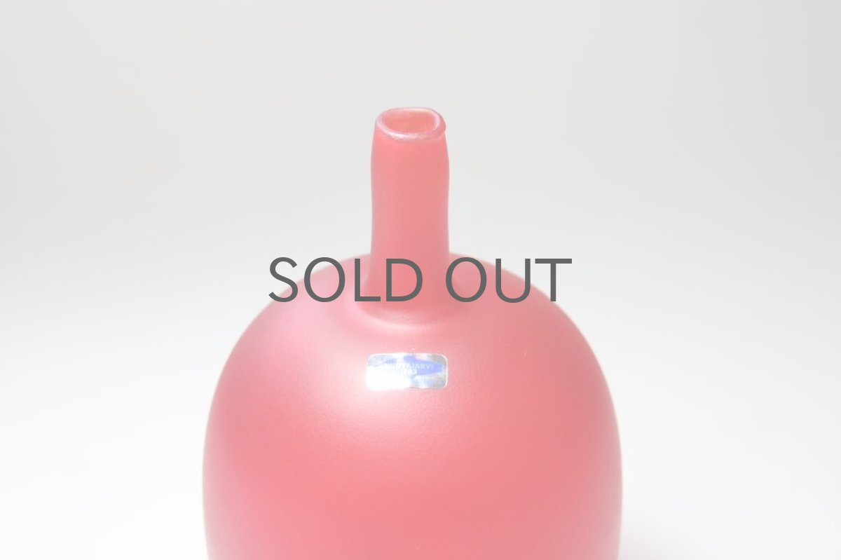 画像2: 北欧ガラス/Oiva Toikka/オイバ・トイッカ/Nuutajarvi/ニュータルヤルヴィ/MANSIKKAPAIKKA/一輪挿し/レッド (2)