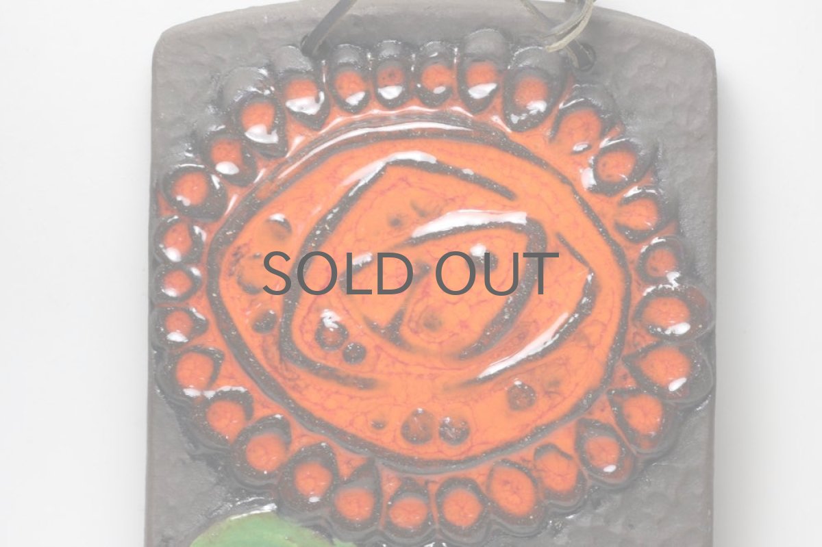 画像2: スウェーデン/Ninnie Forsgren/ 陶板/オレンジ花 (2)