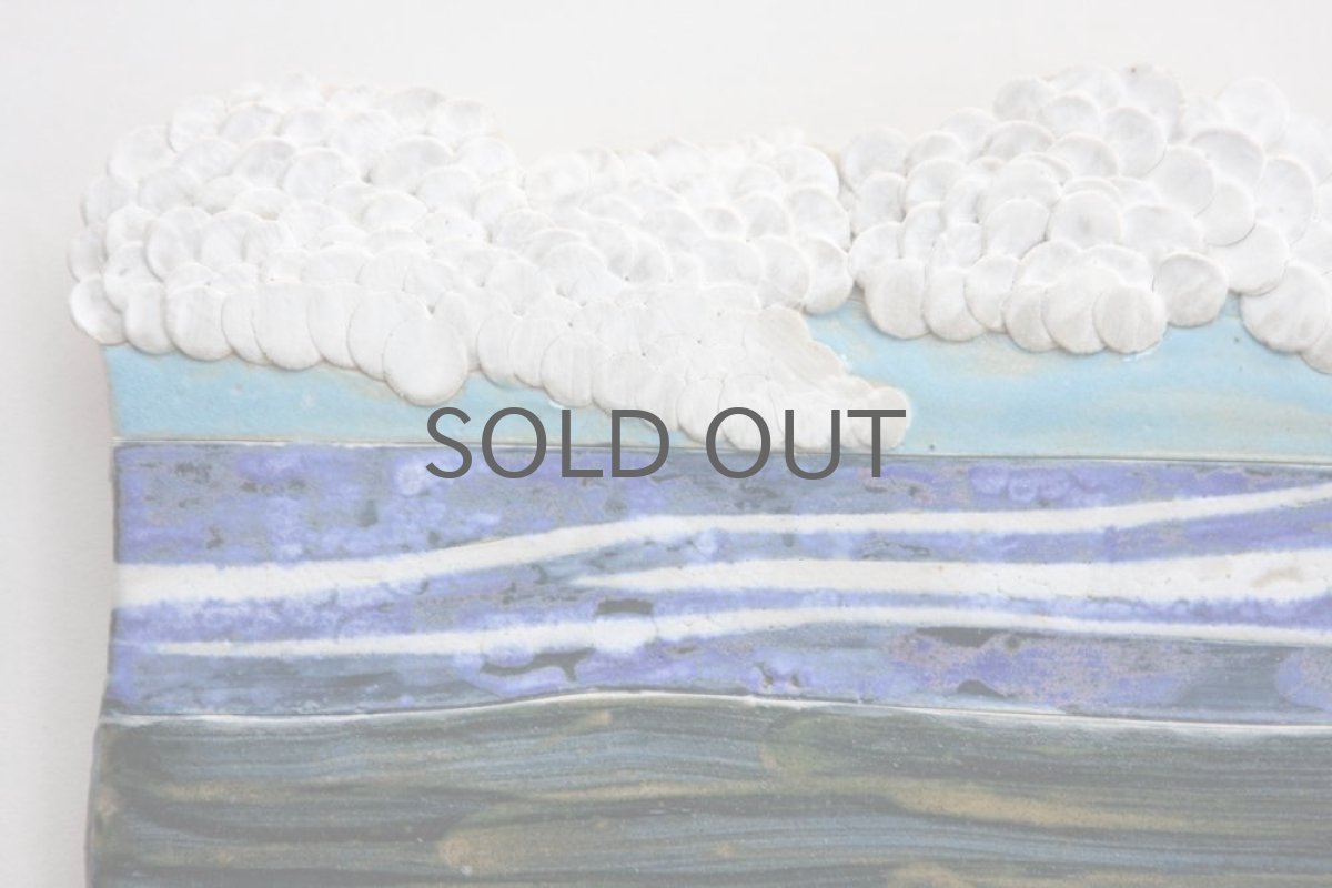 画像2: スウェーデン Brita Mellander-Jungermann 白い雲と海辺陶板 (2)