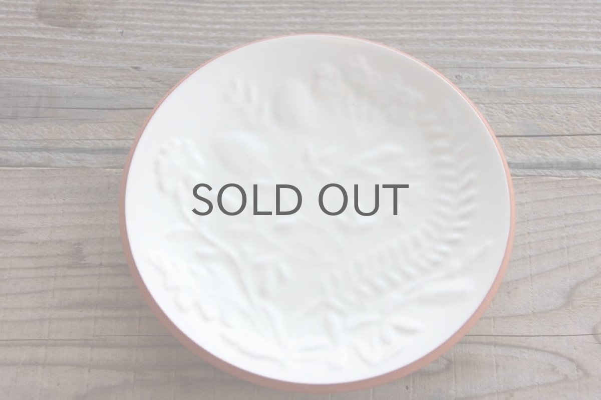 画像4: Nittsjoニトア窯 スウェーデン製 ホワイトプレート 植物柄 (4)