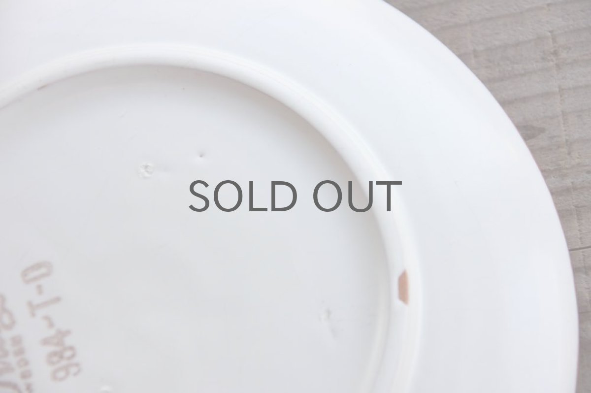 白の釉薬は裏面にはかかっていないところもあります。