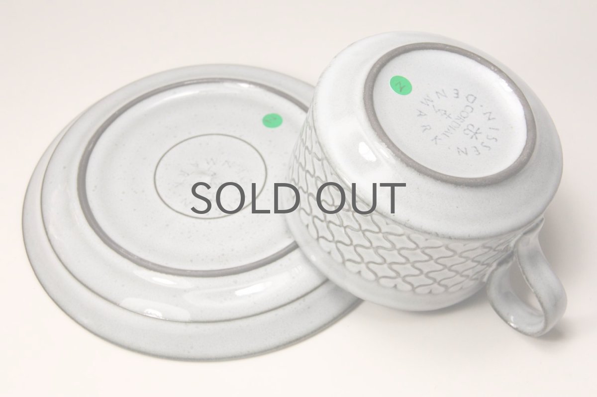 グリーンの丸は識別番号のシールです