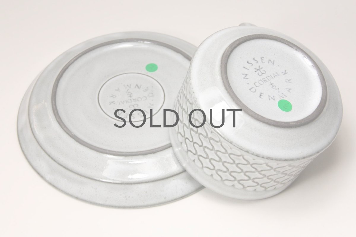 グリーンの丸は識別番号のシールです