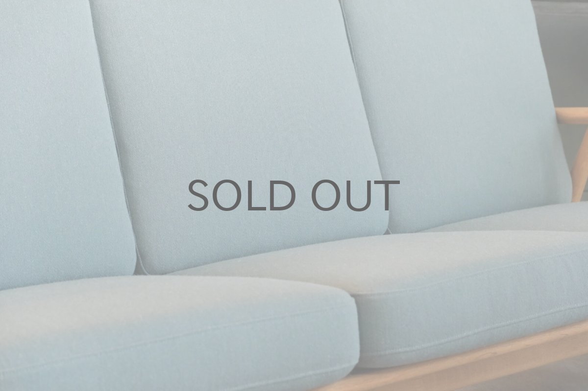 実際の生地に近い色合いです。