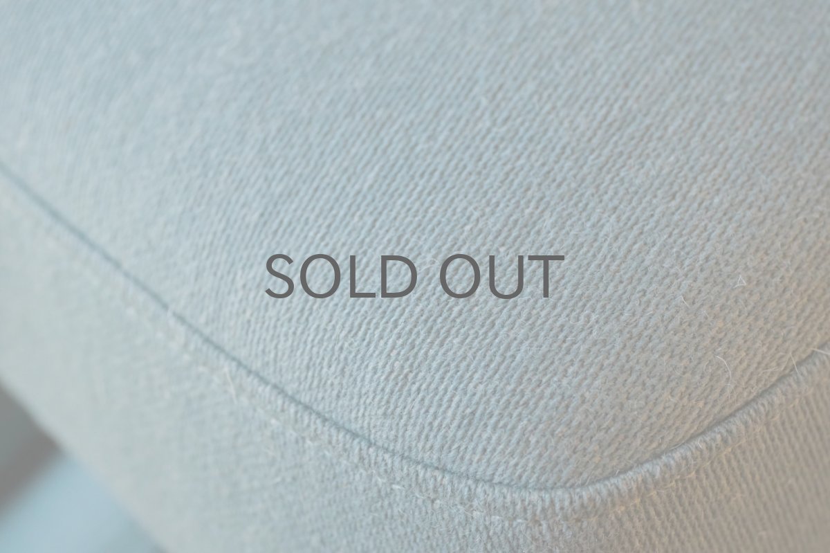 実際の生地のカラーに近い色合いです