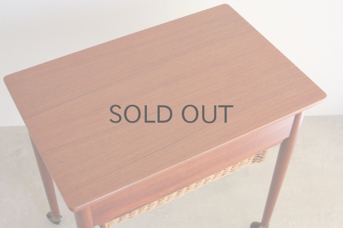 画像2: 北欧ビンテージ家具/デンマーク　チーク　ソーイングテーブル　No.1 (2)