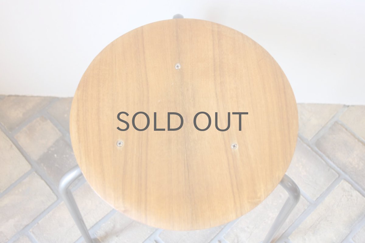 画像3: 北欧ビンテージ家具/スウェーデン製 3本脚スツール チーク×スチール (3)