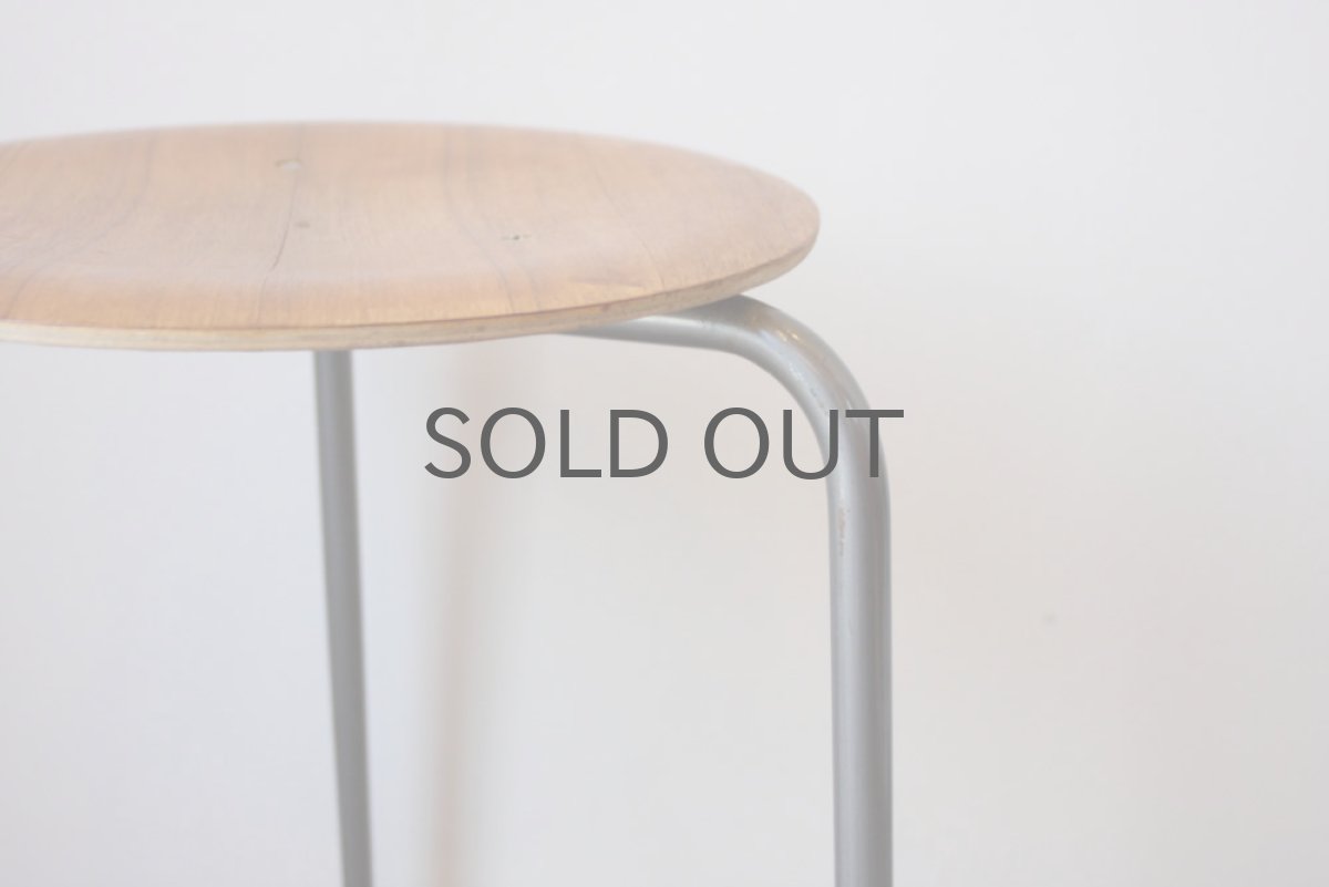 画像2: 北欧ビンテージ家具/スウェーデン製 3本脚スツール チーク×スチール (2)