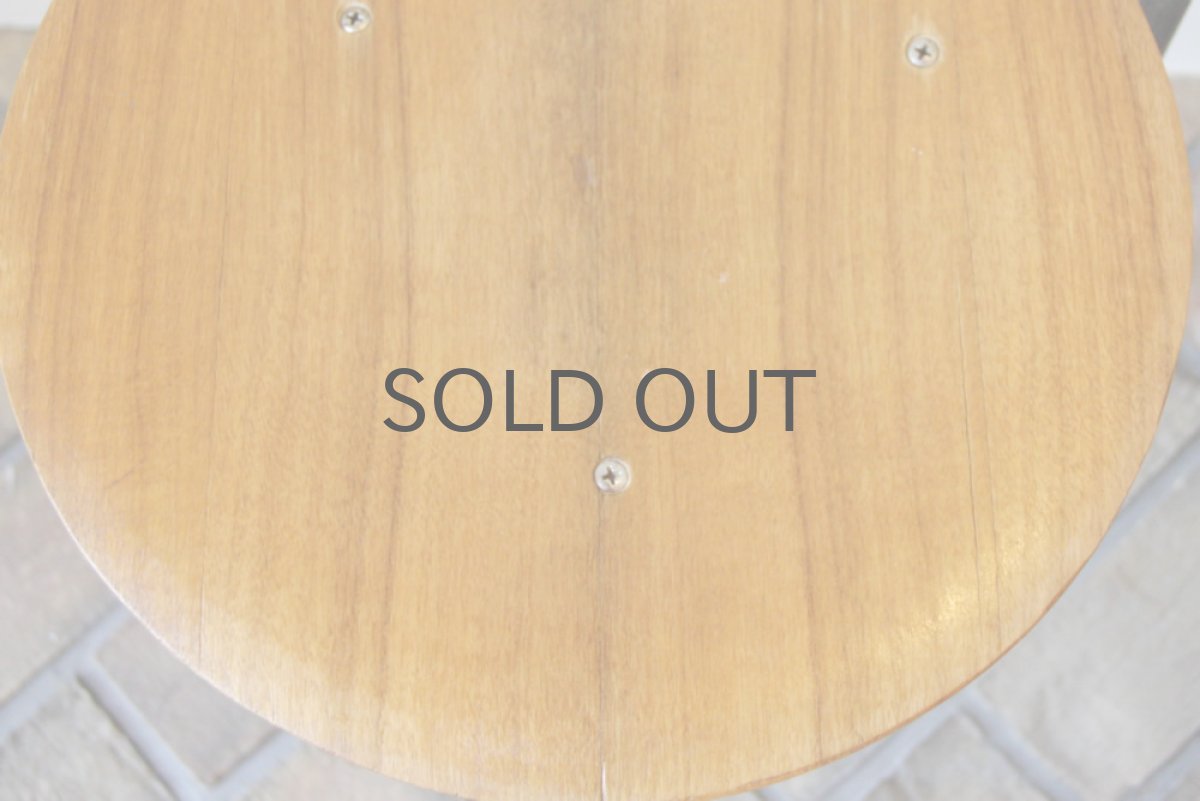 画像5: 北欧ビンテージ家具/スウェーデン製 3本脚スツール チーク×スチール (5)