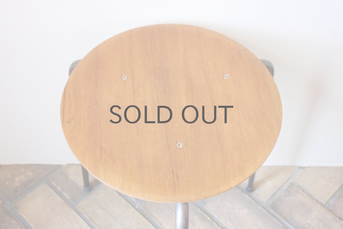 画像2: 北欧ビンテージ家具/スウェーデン製　3本脚スツール　チーク×スチール No.2 (2)