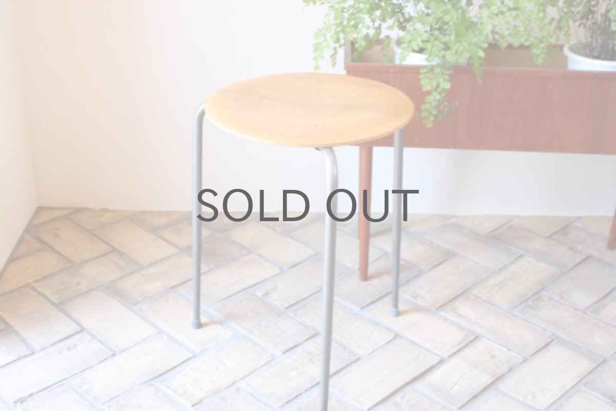 画像5: 北欧ビンテージ家具/スウェーデン製　3本脚スツール　チーク×スチール No.2 (5)