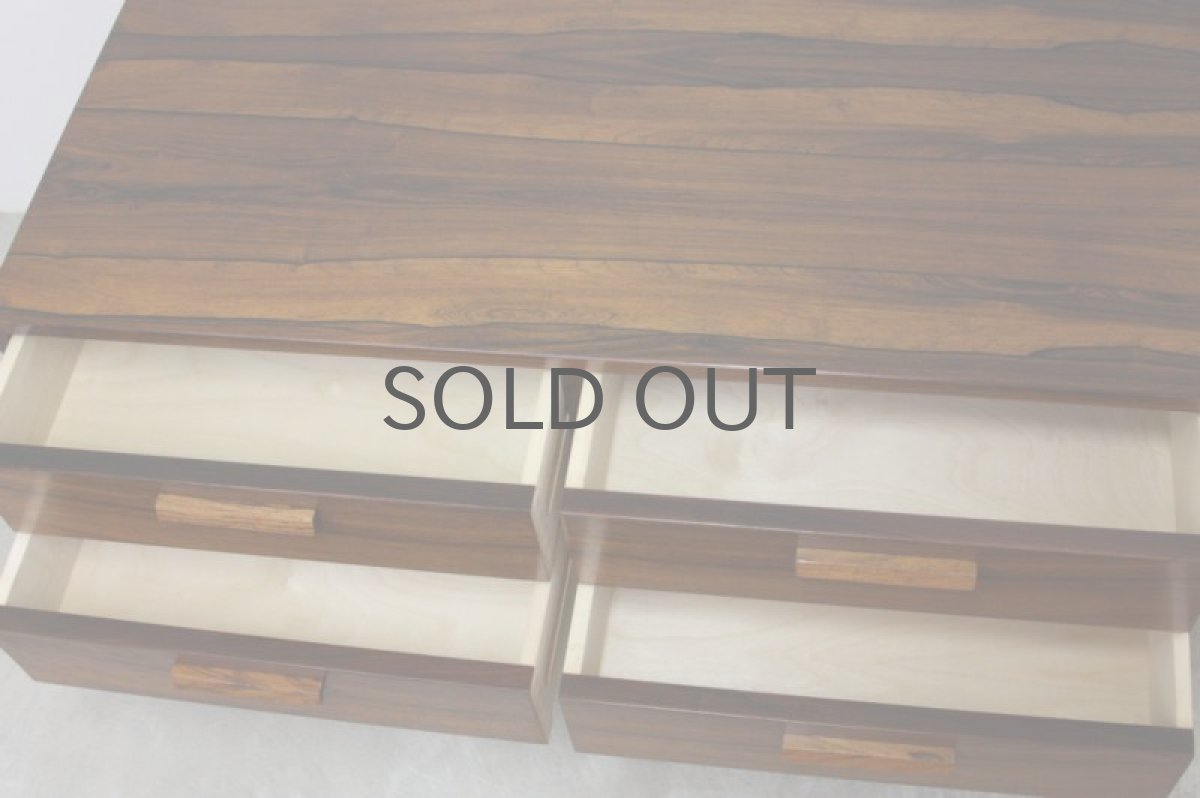 画像2: デンマーク製FM Furniture.社製　Kai Kristiansen カイ・クリスチャンセン　ローズウッド2段チェスト (2)