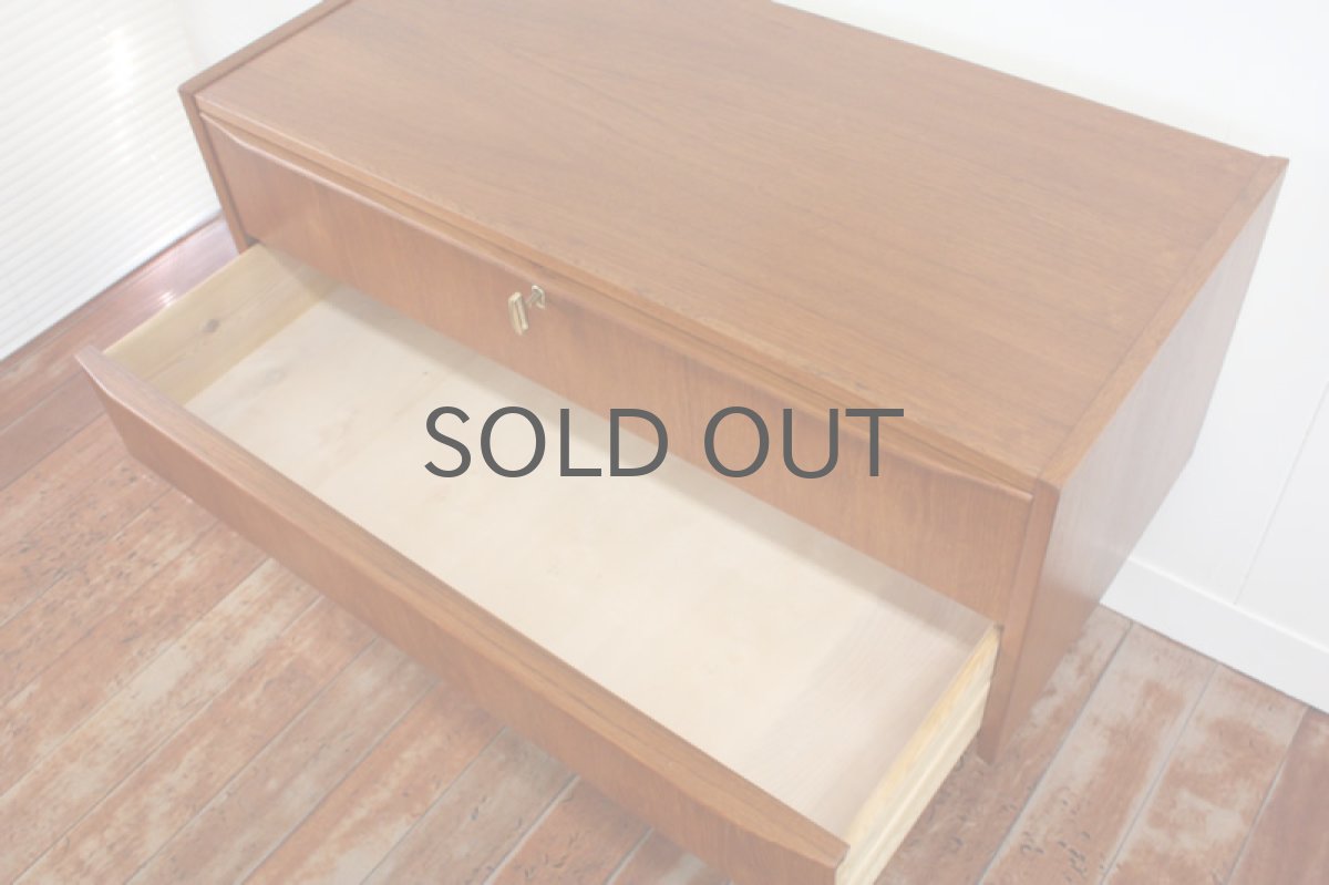 画像2: 北欧ヴィンテージ/デンマーク 2段 チークチェスト 32インチTV (2)