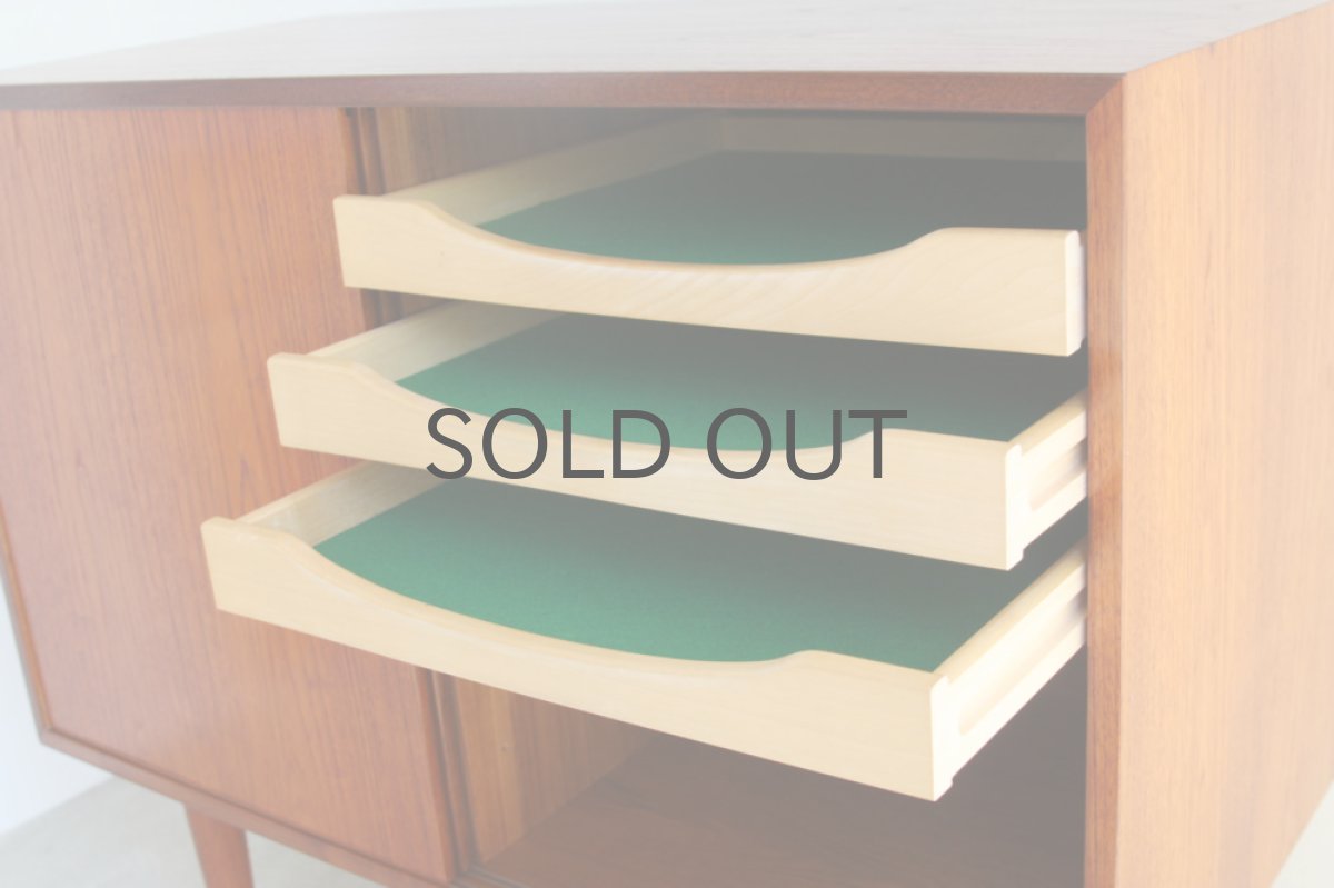 画像4: 北欧ビンテージ家具/デンマーク カイ・クリスチャンセン ミニキャビネット (4)