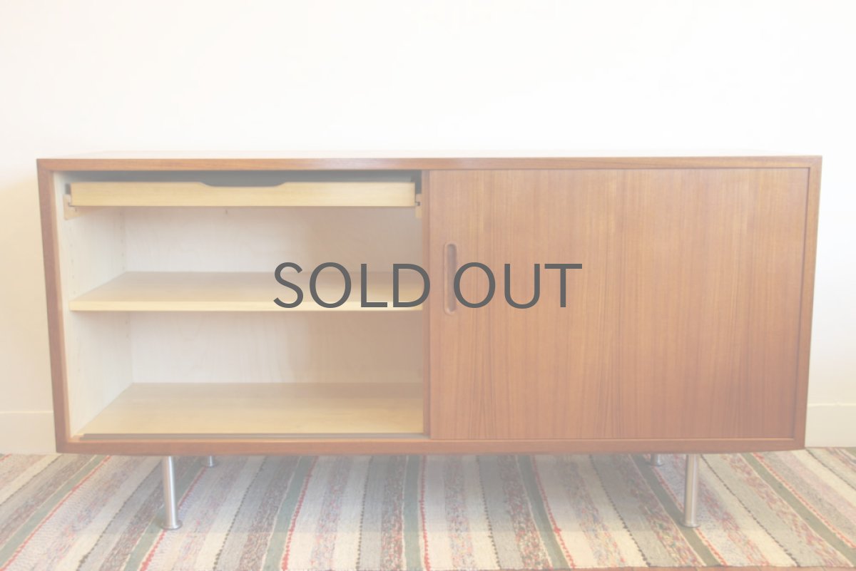 画像3: 北欧ビンテージ家具/デンマーク チーク ロウサイドボード Hundevad & Co.社製 (3)