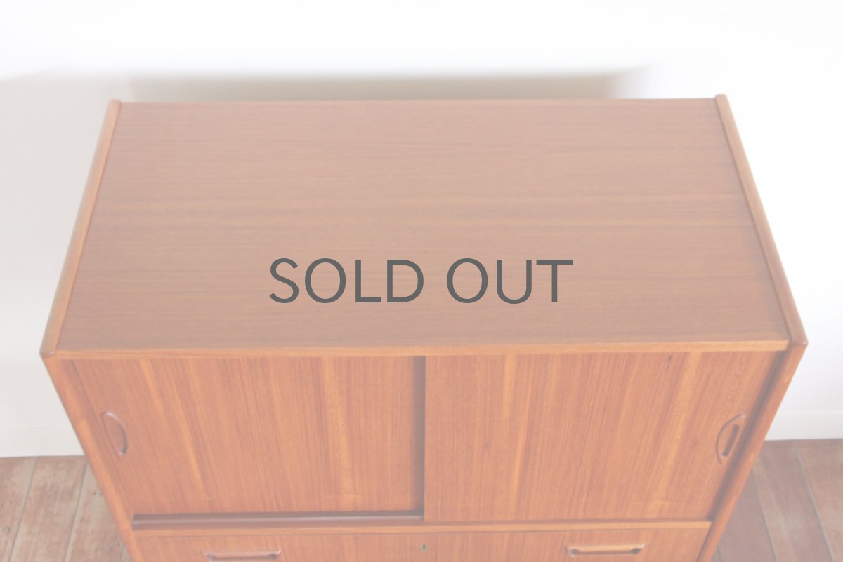 画像4: 北欧ビンテージ家具/デンマーク　チークチェスト引き戸+引き出し3段 (4)