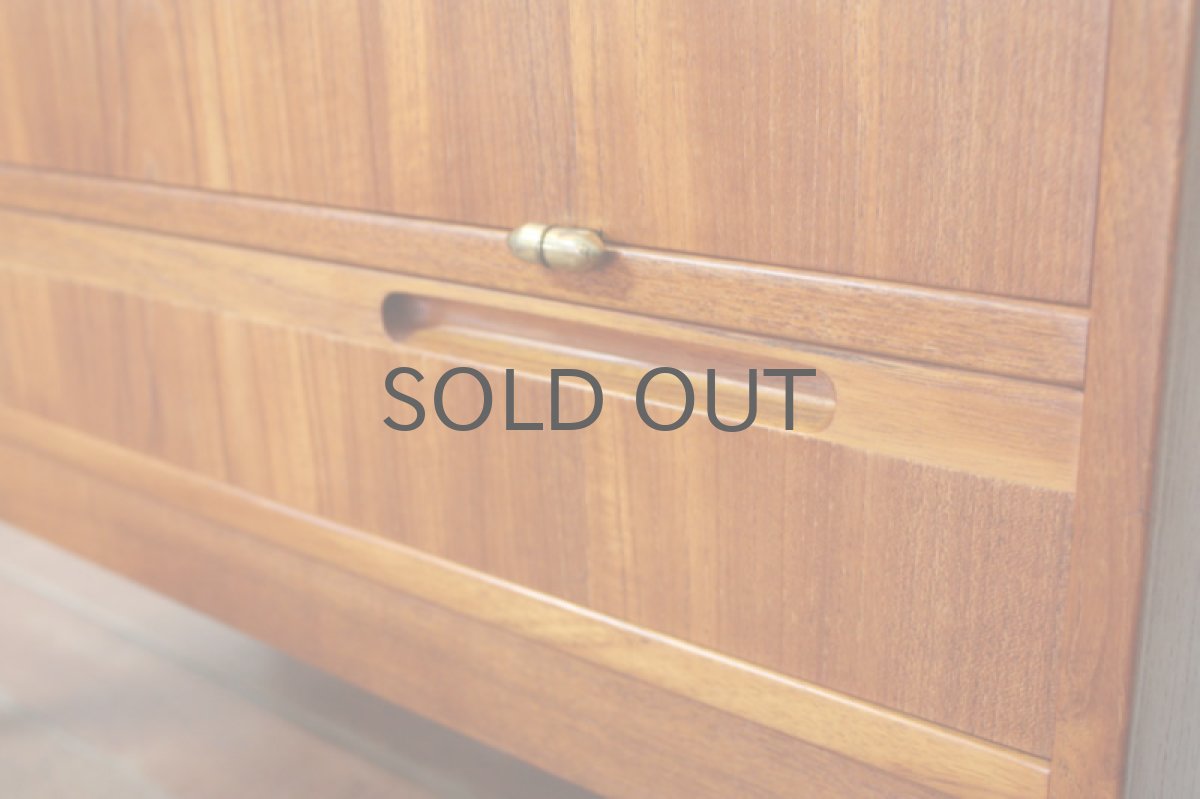 画像2: 北欧ヴィンテージ家具/デンマーク製 ミニサイドボード 32インチTV (2)