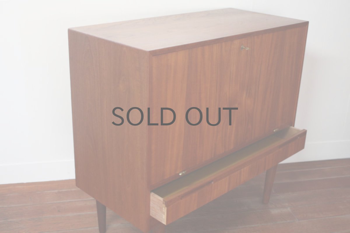 画像5: 北欧ヴィンテージ家具/デンマーク製 ミニサイドボード 32インチTV (5)