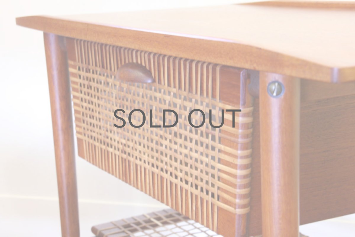 画像2: 北欧ヴィンテージ/デンマーク製　サイドテーブル　引き出し付き (2)