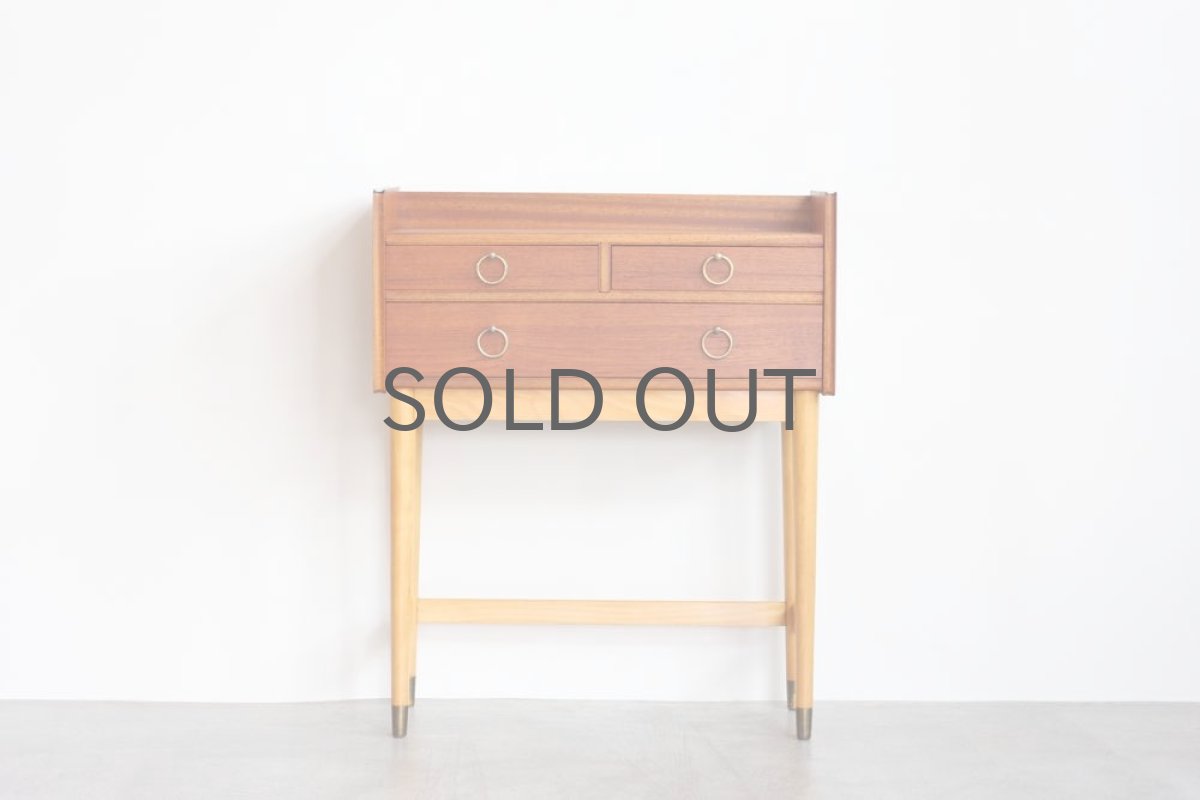 画像2: 北欧ビンテージ家具／デンマーク製／チェスト／チーク／真鍮リングハンドル (2)