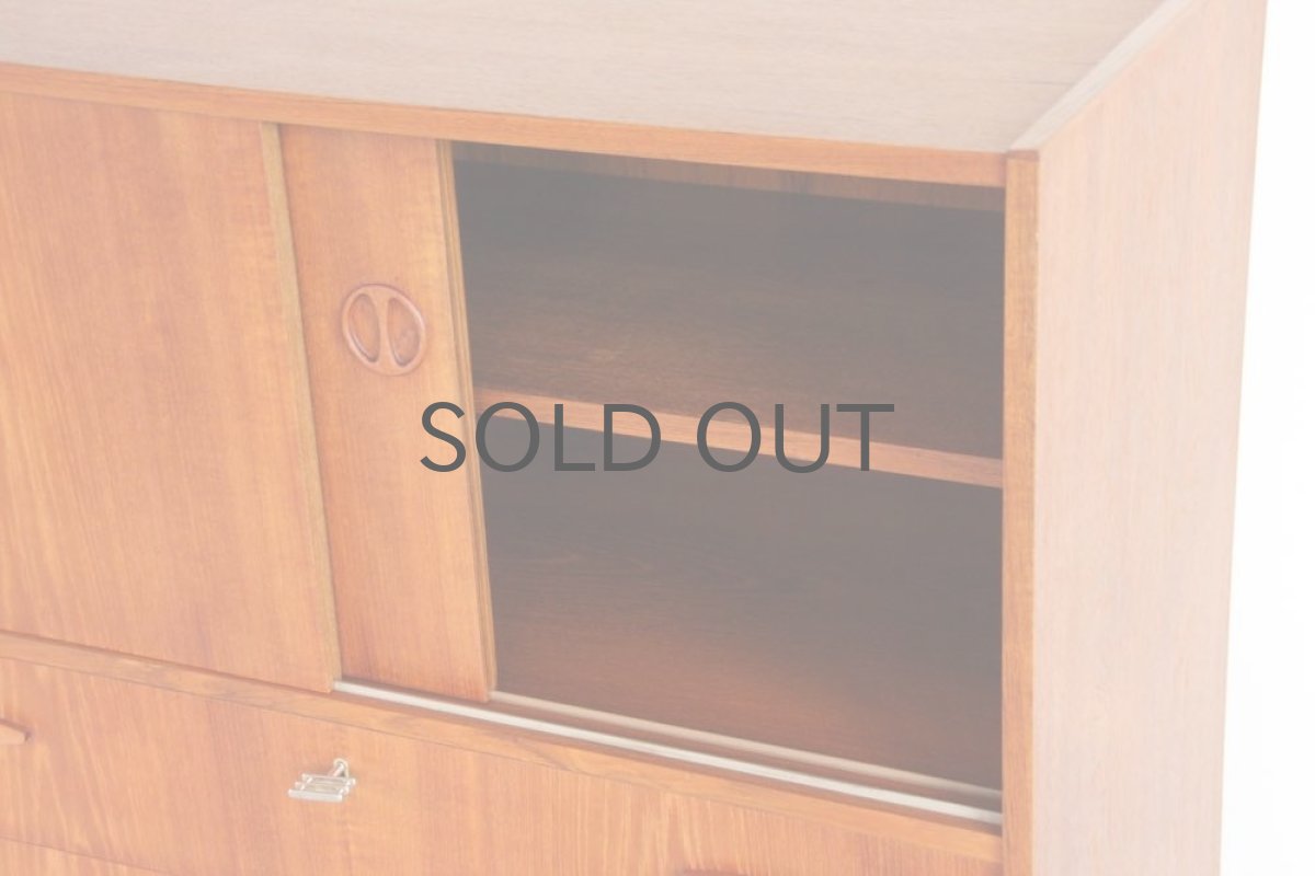 画像7: 北欧ビンテージ家具/デンマーク製/チークチェスト引き戸+引き出し3段 (7)