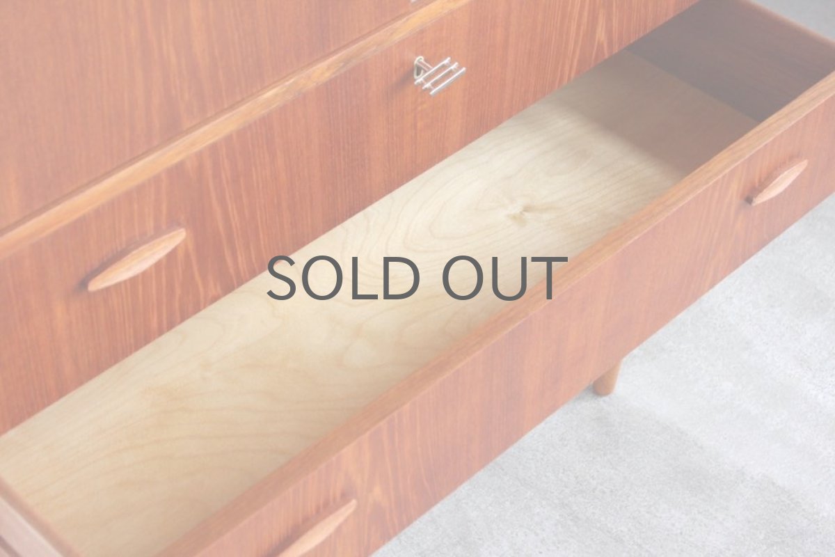 画像9: 北欧ビンテージ家具/デンマーク製/チークチェスト引き戸+引き出し3段 (9)