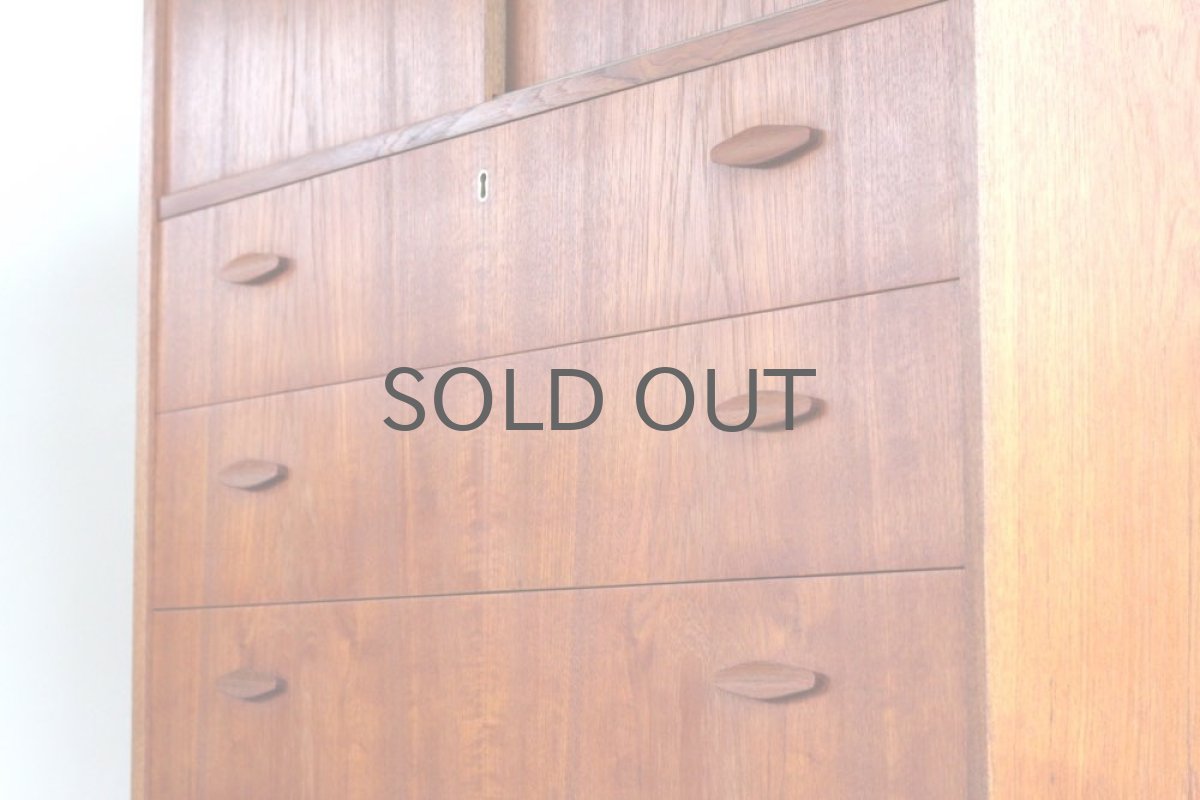 画像4: 北欧ビンテージ家具/デンマーク製/チークチェスト引き戸+引き出し3段 (4)