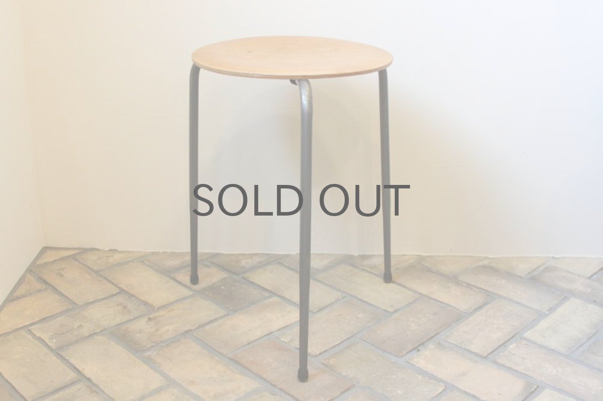 画像2: 北欧ビンテージ家具/スウェーデン製 3本脚スツール チーク×スチール No.3 (2)