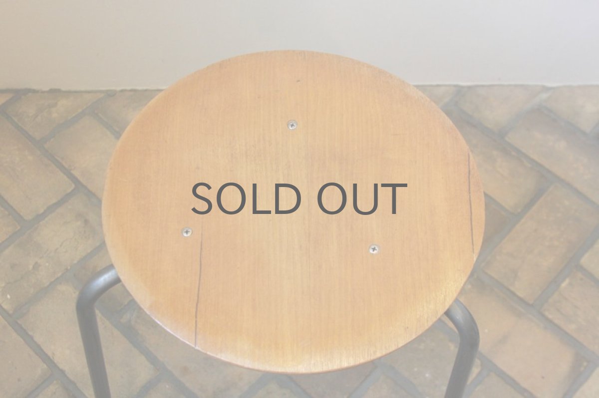 画像4: 北欧ビンテージ家具/スウェーデン製 3本脚スツール チーク×スチール No.3 (4)