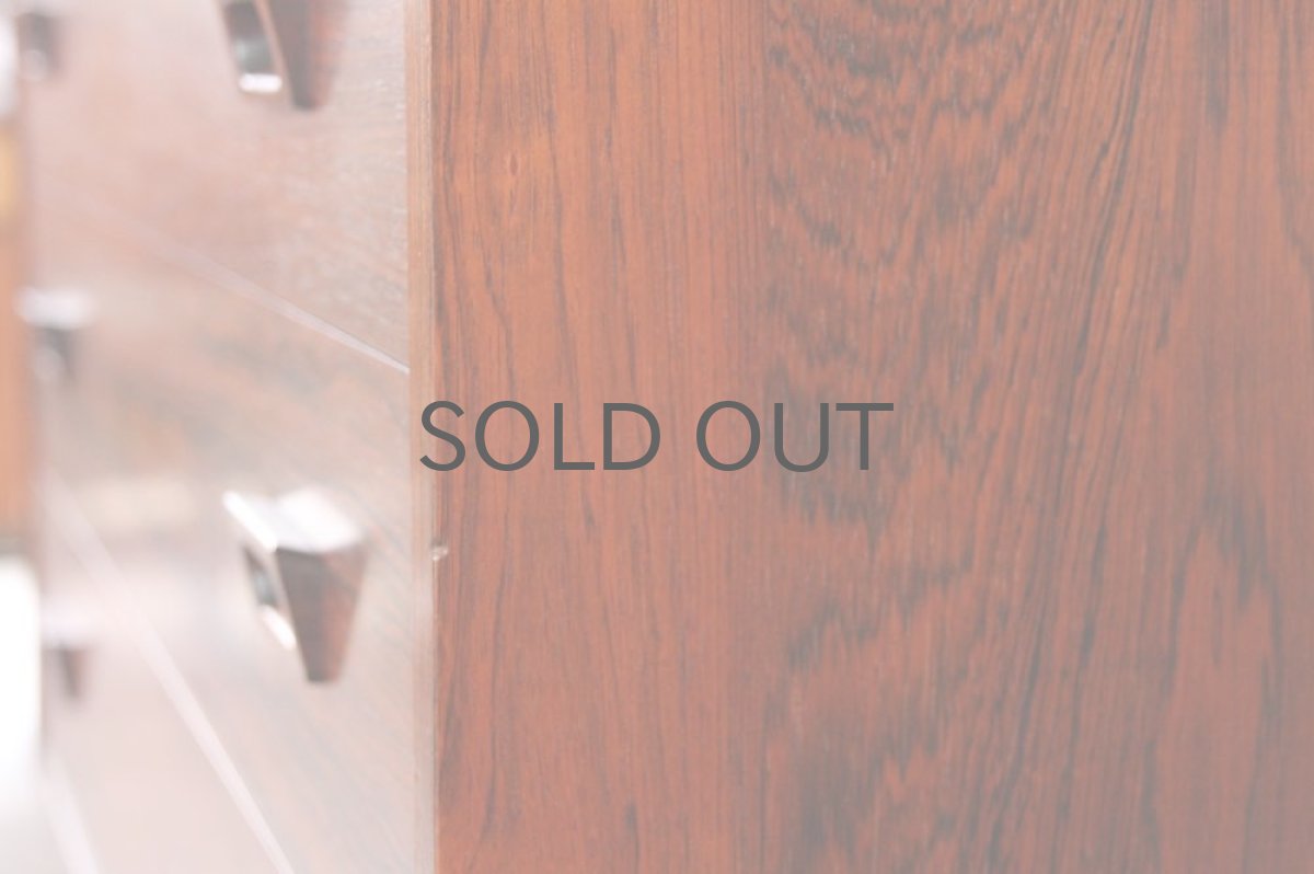 角に打痕があります。