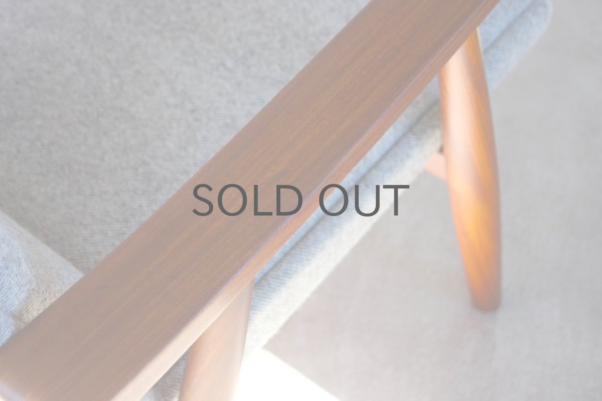 キズ痕がありますが手で触って凹凸はありません