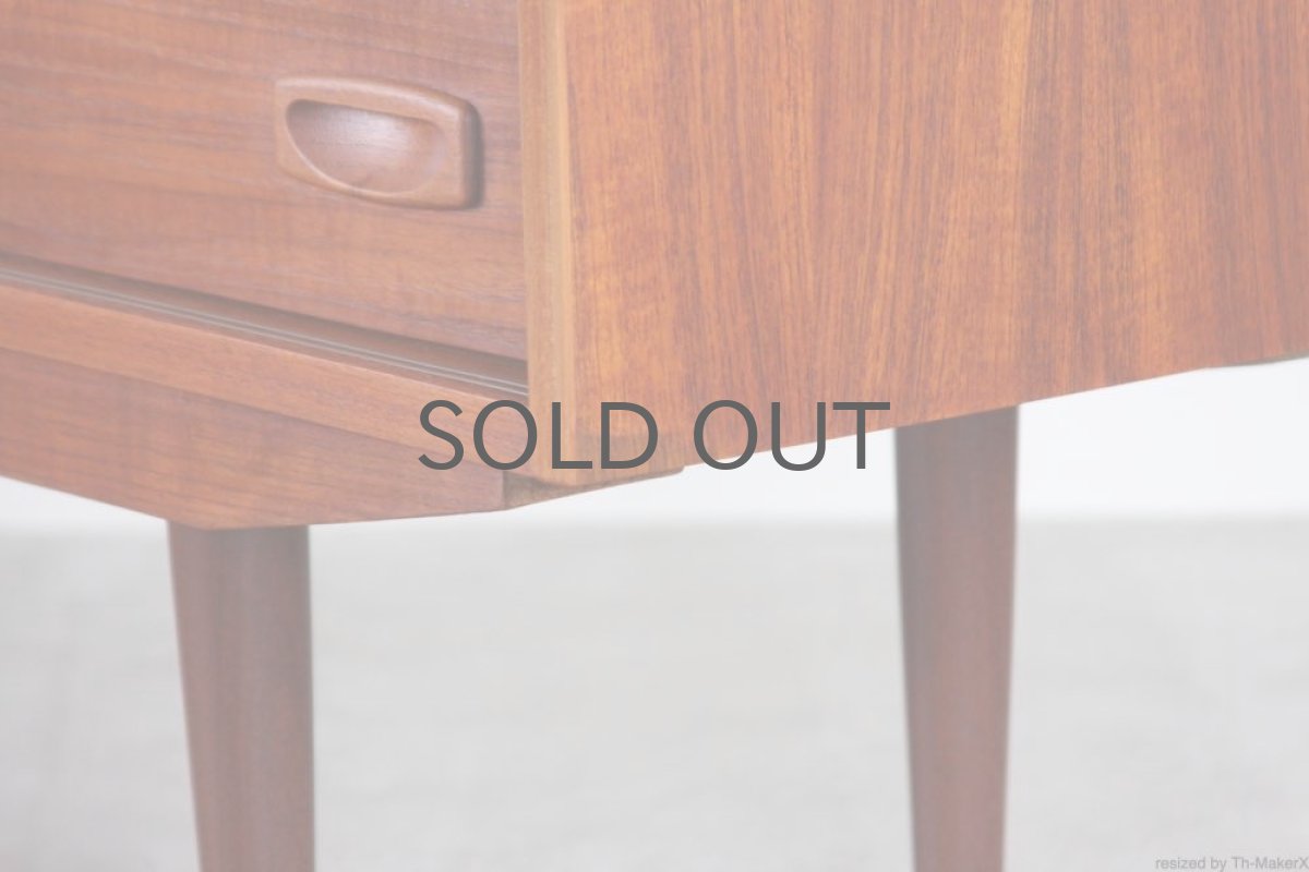 右サイド下にチークを当てて修復しています