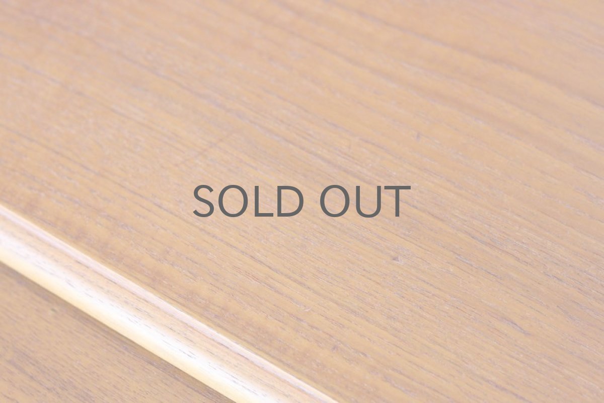 打痕、浅いスクラッチがわずかにあります