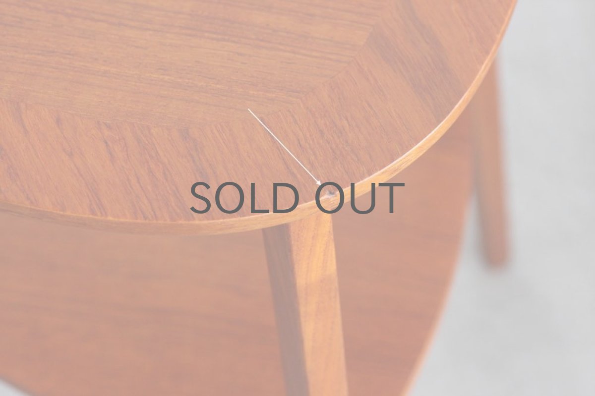 画像3: ビンテージ北欧家具/デンマーク製/チーク/サイドテーブル/丸三角型 (3)