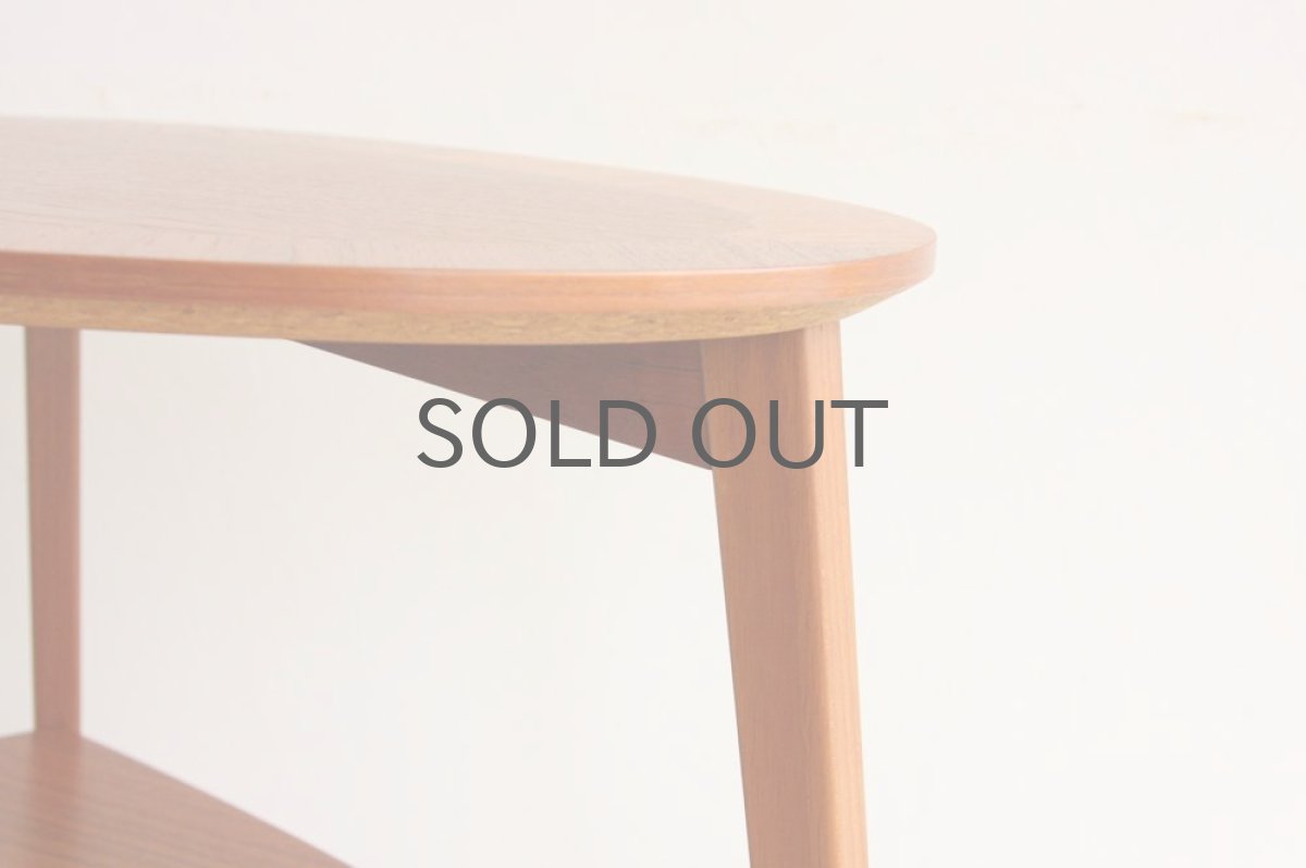 画像3: 北欧ヴィンテージ家具  チーク サイドテーブル 丸三角型 (3)