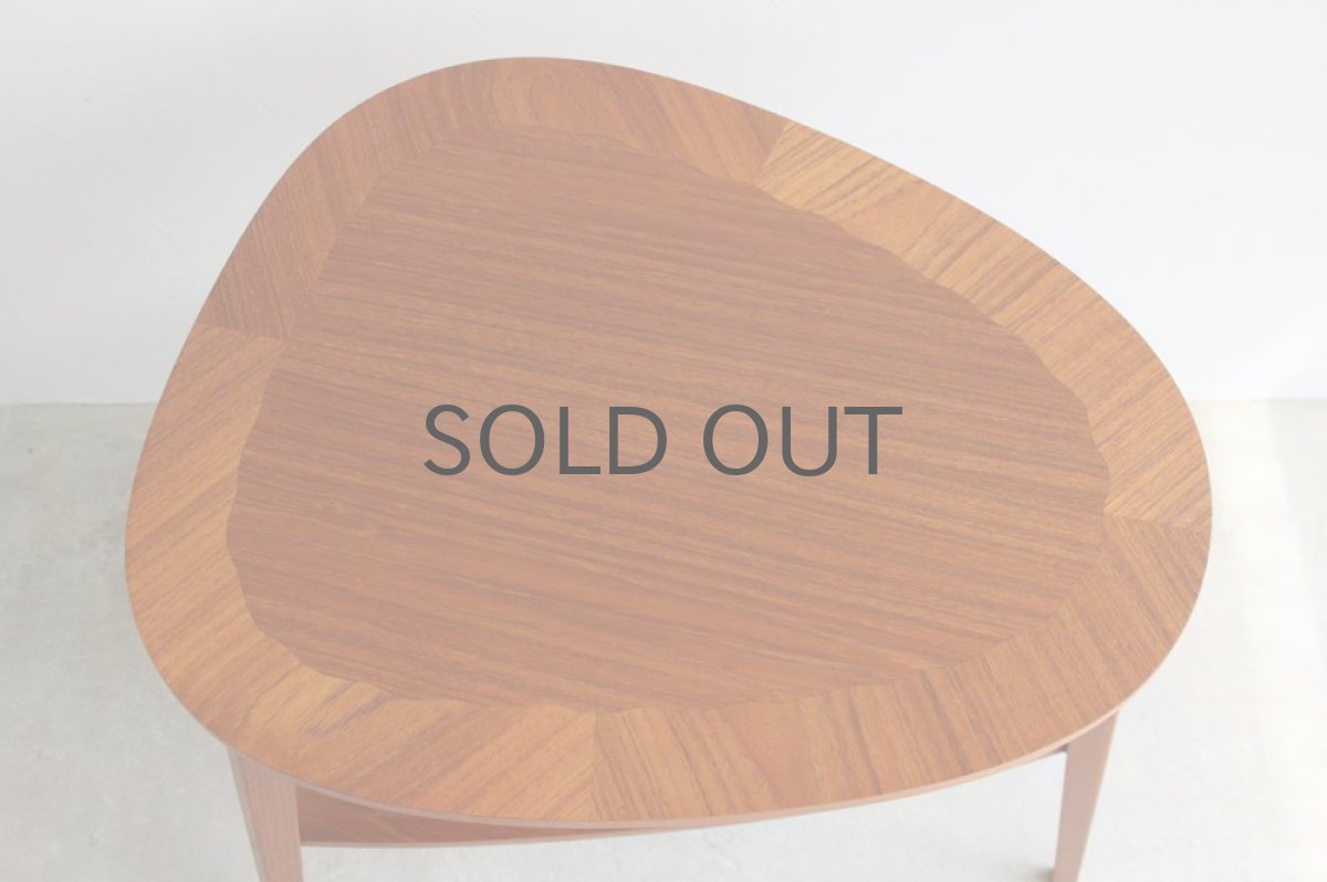 画像2: 北欧ヴィンテージ家具  チーク サイドテーブル 丸三角型 (2)