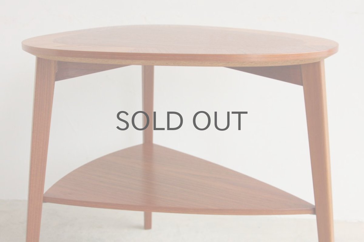 画像4: 北欧ヴィンテージ家具  チーク サイドテーブル 丸三角型 (4)