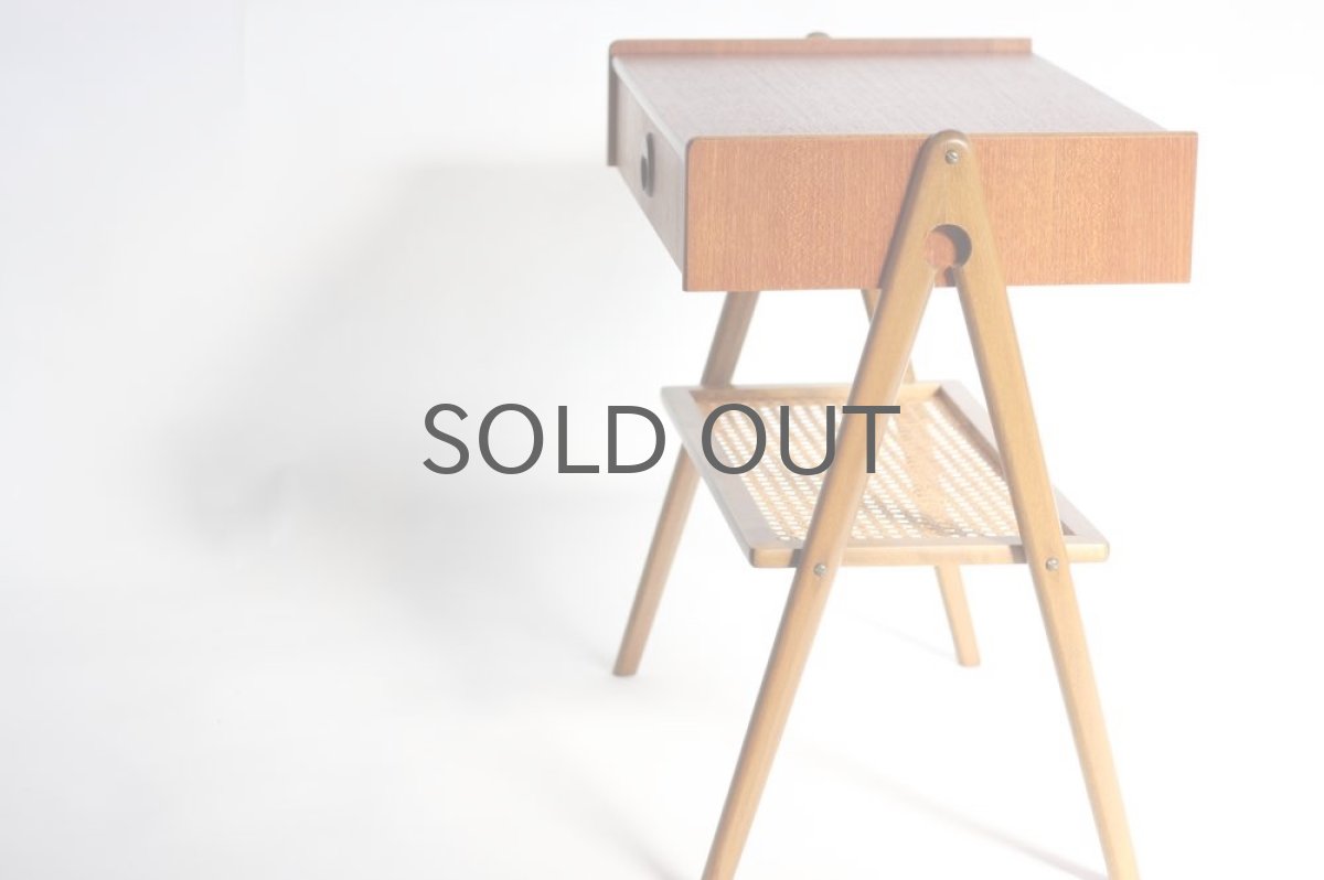 画像5: 北欧ビンテージ家具/スウェーデン/チーク×ビーチ/ベッドサイドテーブル+籐棚 (5)