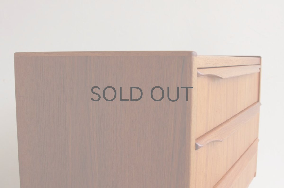 画像2: 北欧ビンテージ家具/デンマーク スモールチェスト チーク3段 (2)