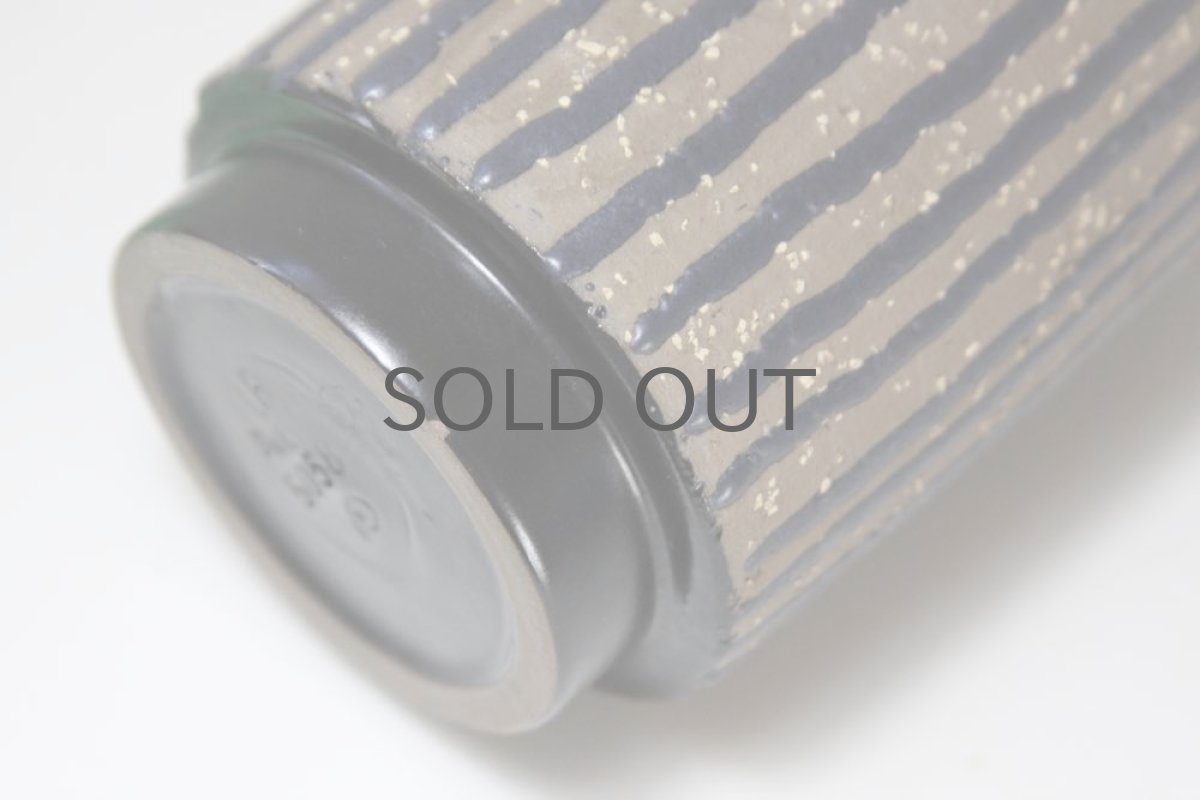 底との境目に小さな欠けがあります