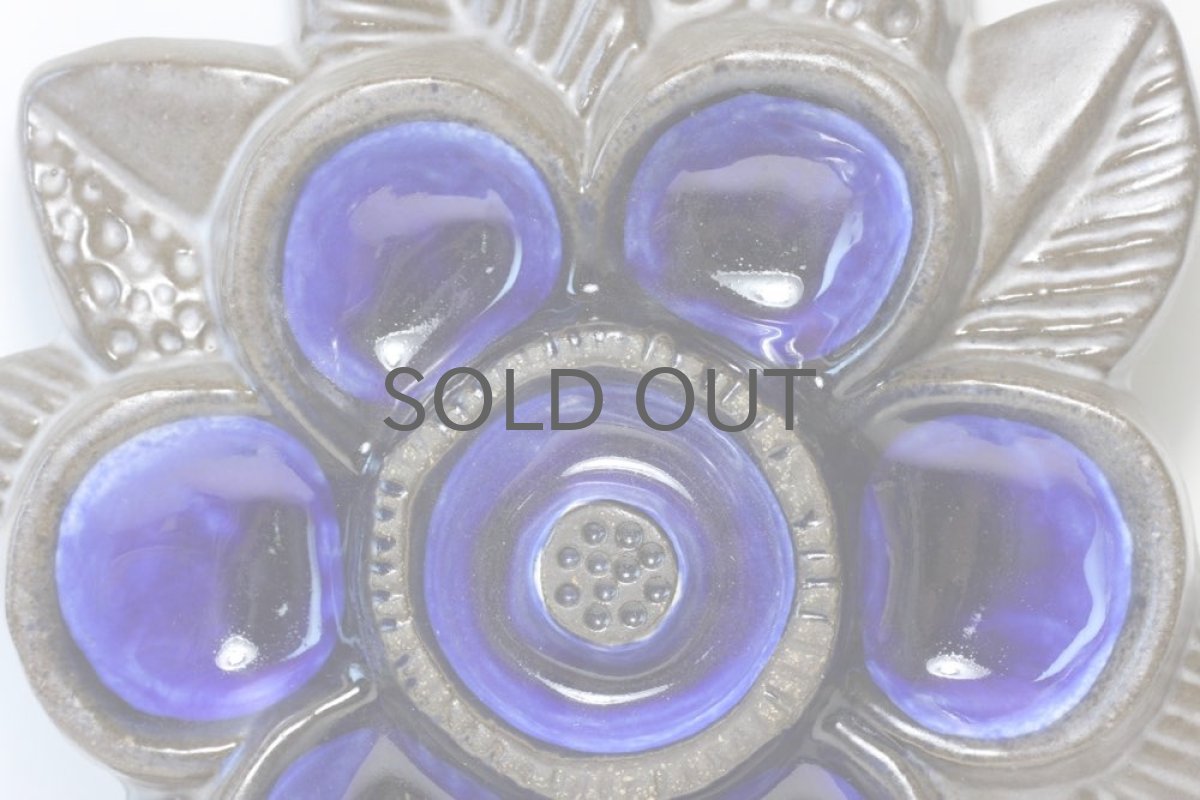 画像2: Upsala Ekeby/ウプサラ・エクビー/Blomma/花陶板壁掛け/ネイビー (2)