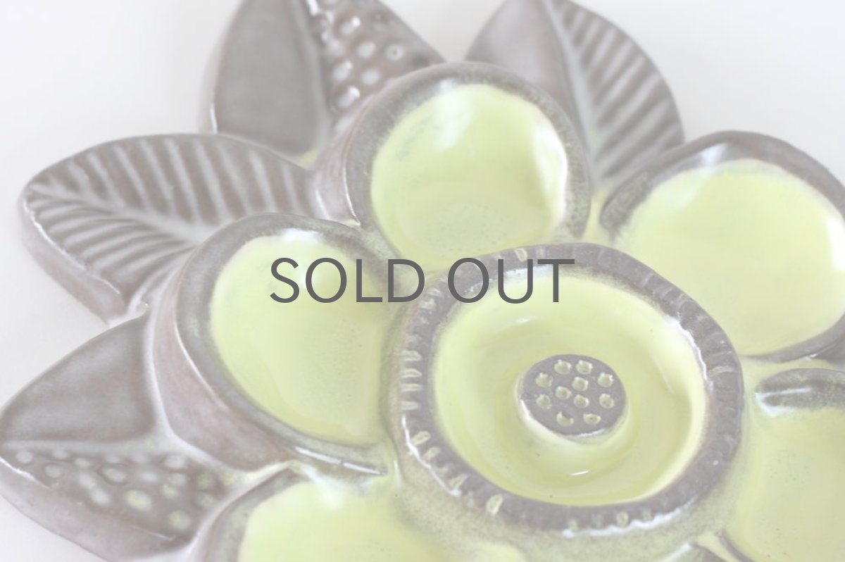 画像2: Upsala Ekeby　Blomma　花陶板壁掛け　イエロー (2)