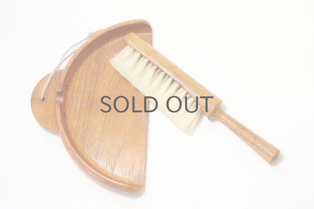 画像2: 北欧雑貨/Karl Holmberg社製　チーク卓上ブラシ　ロングスティック (2)