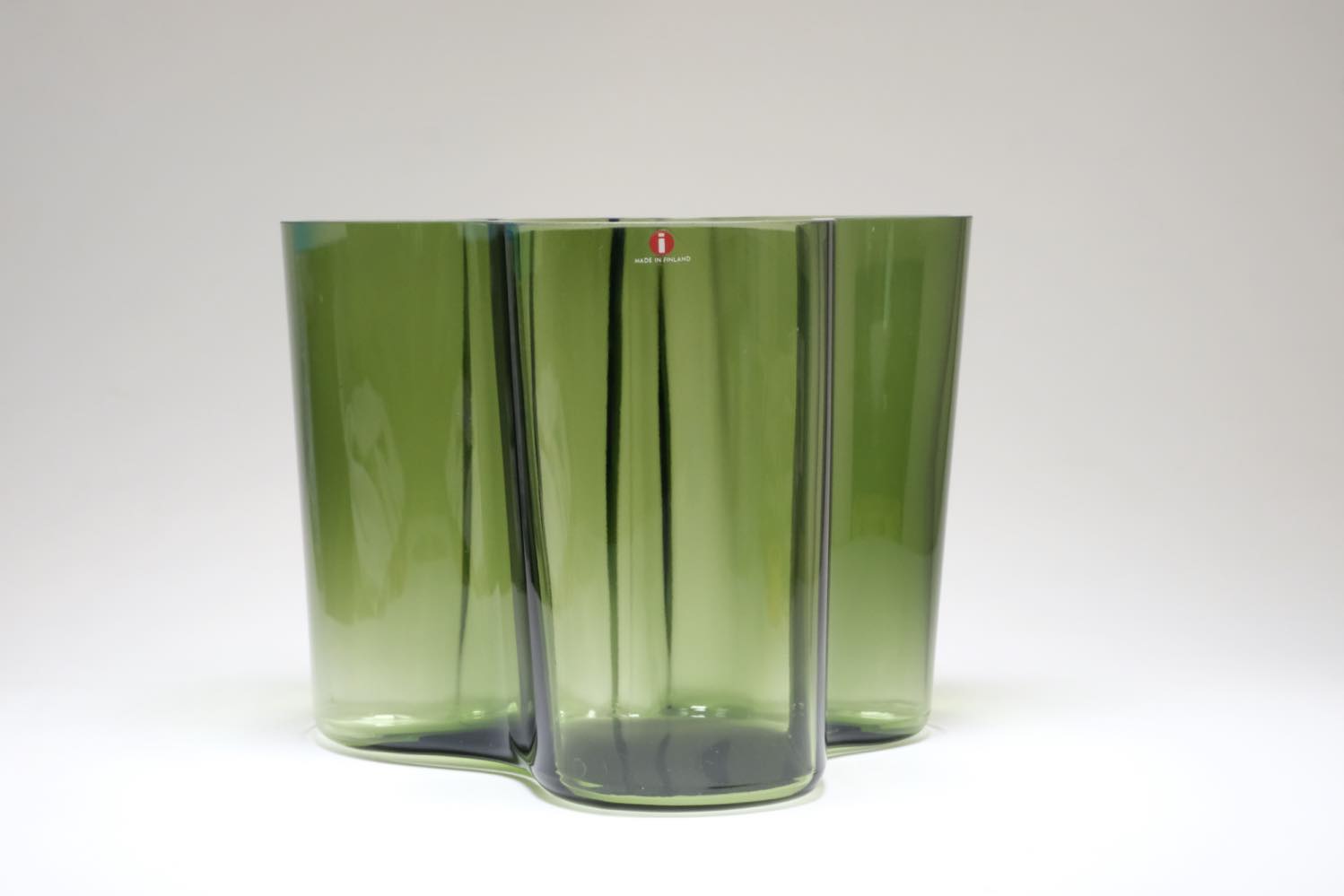 画像1: 北欧ビンテージ/iittala/イッタラ/Alvar Aalto/Alvar Aalto collection/Aalto vase/アアルトベース/H16cm/シーグリーン/オリジナルBOX/リーフレット付き (1)