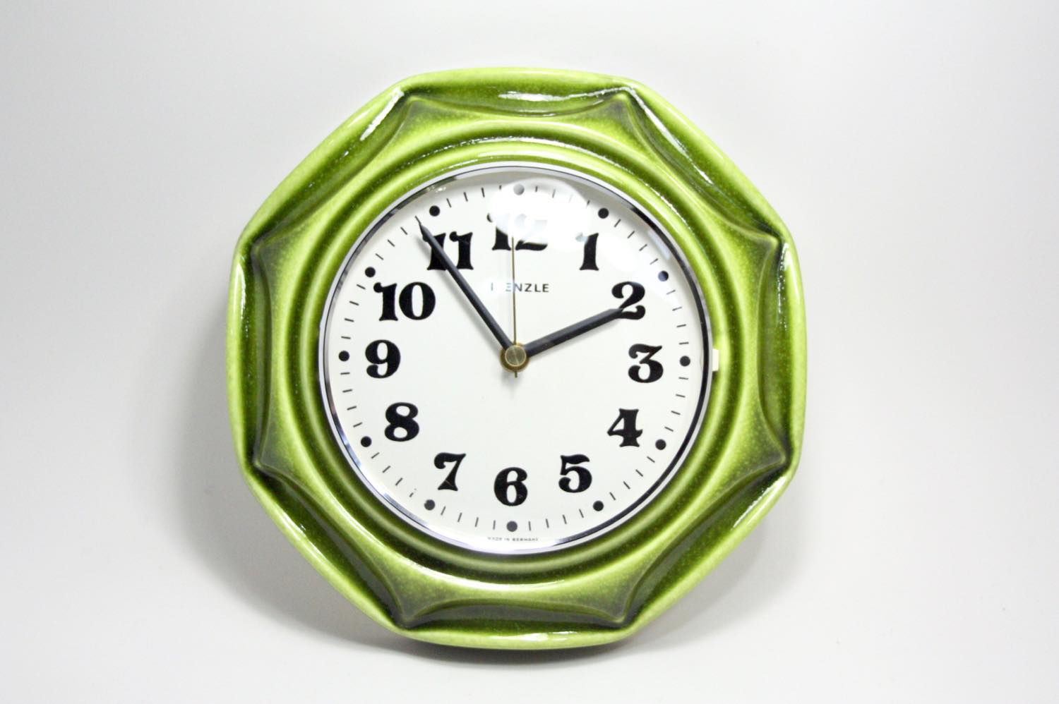 画像1: ビンテージ陶製壁掛け時計/Kienzle製/ドイツ/グリーン/新しいムーブメント交換済み (1)
