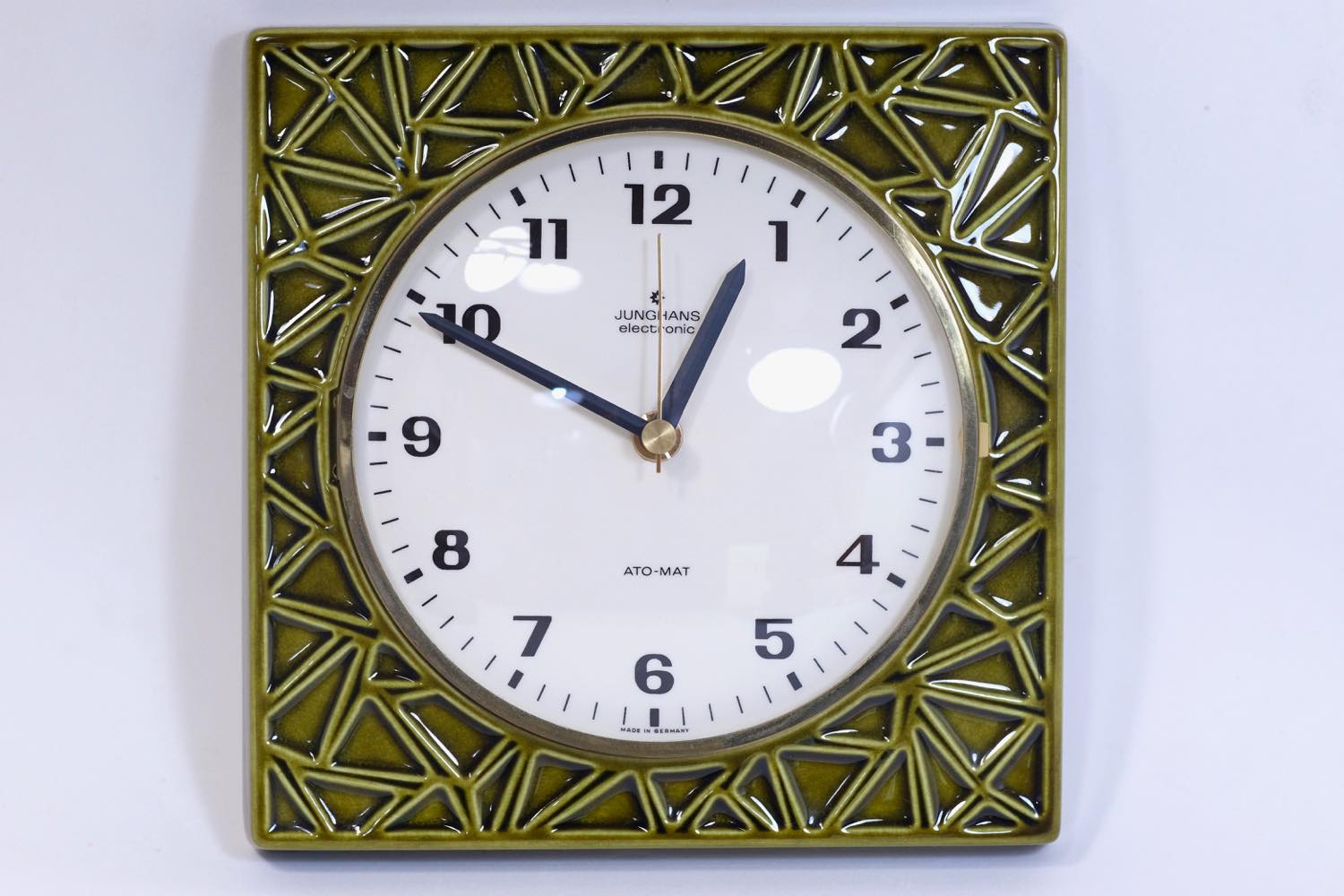 画像1: ビンテージ陶製壁掛け時計/Junghans/ドイツ/オリーブグリーン (1)