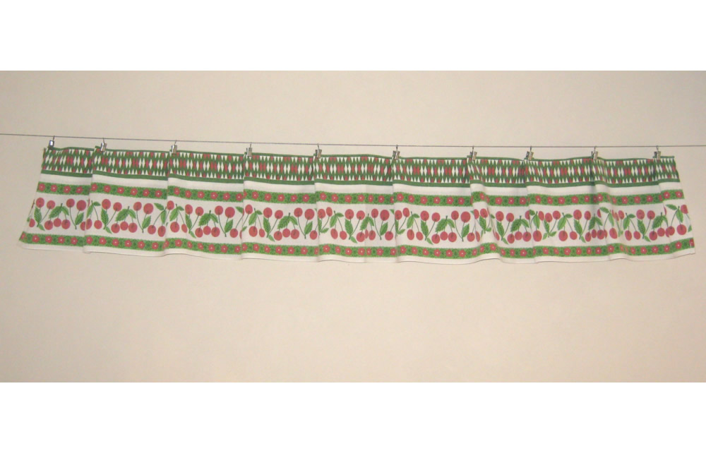 北欧雑貨 スウェーデン ヴィンテージカフェカーテン さくらんぼ 北欧雑貨 スウェーデン ヴィンテージカフェカーテン さくらんぼ